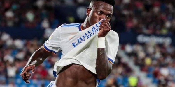 足坛最新动态！17亿巨星拒绝续约皇马双子星恐遭清洗巴萨获利好