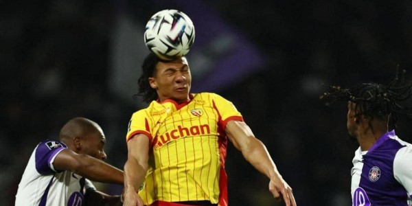 逆袭大黑马出炉：获得8连胜，碾压大巴黎，排名法甲稳居第一