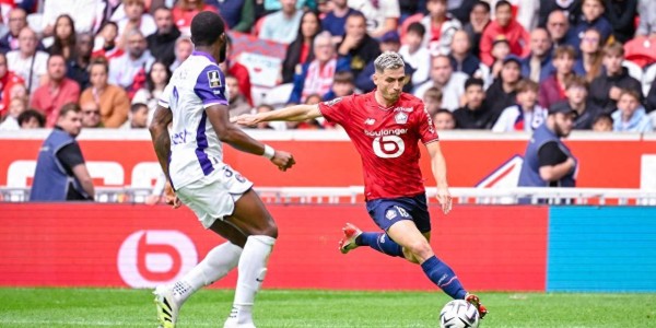 18岁姆巴佩弟弟补时读秒绝杀！里尔3连胜登顶法甲，38岁吉鲁替他开路